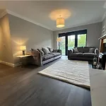 Appartamento Malahide Airport Superior Large Serviced - Sleeps 6 *