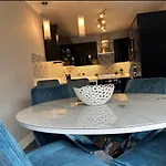 Appartamento Malahide Airport Superior Large Serviced - Sleeps 6 Dublino