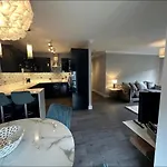 Appartamento Malahide Airport Superior Large Serviced - Sleeps 6 *