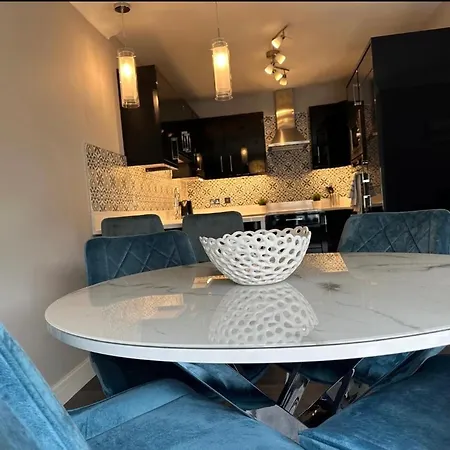 Apartamento Airport Large Superior Serviced - Sleeps 6 Dublin