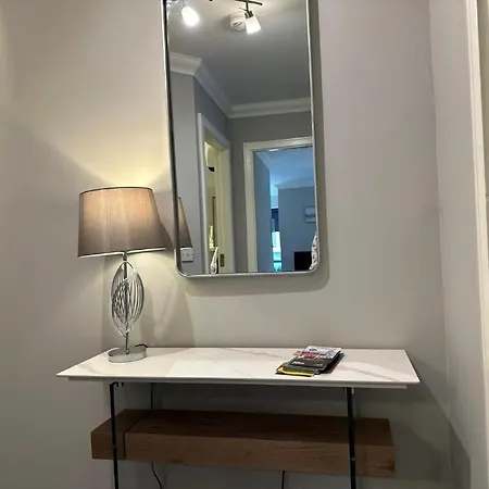 Airport Large Superior Serviced - Sleeps 6 Apartamento Dublin