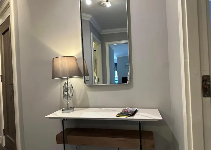 Apartamento Malahide Airport Superior Large Serviced - Sleeps 6