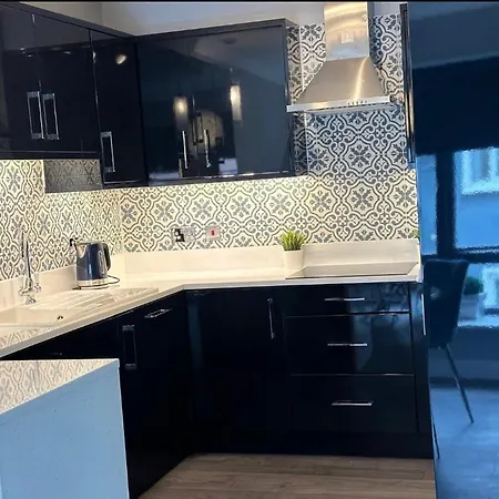 Malahide Airport Superior Large Serviced - Sleeps 6 Apartamento Dublín