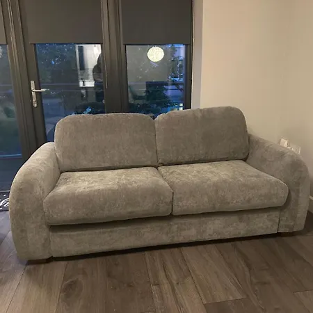 Malahide Airport Superior Large Serviced - Sleeps 6 Apartment *