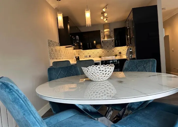 דירה Malahide Airport Superior Large Serviced - Sleeps 6 דבלין