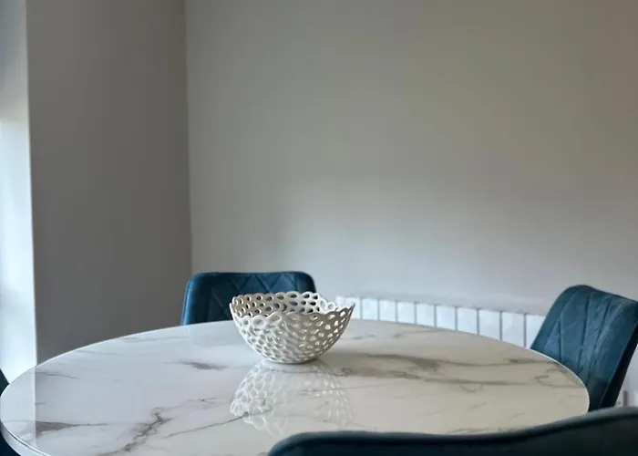 דירה Malahide Airport Superior Large Serviced - Sleeps 6 דבלין
