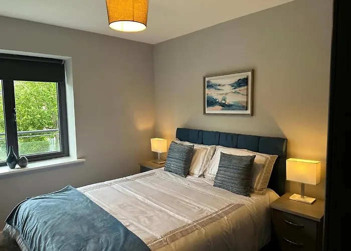 דירה Malahide Airport Superior Large Serviced - Sleeps 6