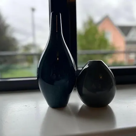 Malahide Airport Superior Large Serviced - Sleeps 6 Apartman Dublin